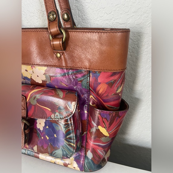 Patricia Nash Bolsena Tote in Summer Florals - Picture 6 of 12